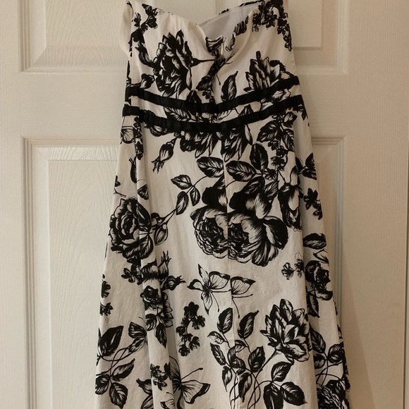 Strapless xoxo dress - Picture 2 of 3